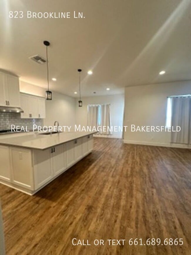 Building Photo - 823 Brookline Ln