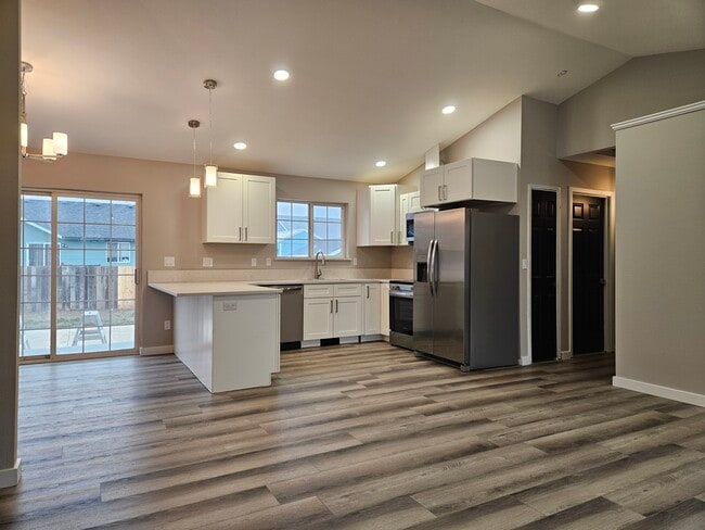 Photo - 1355 Yost Cir NE