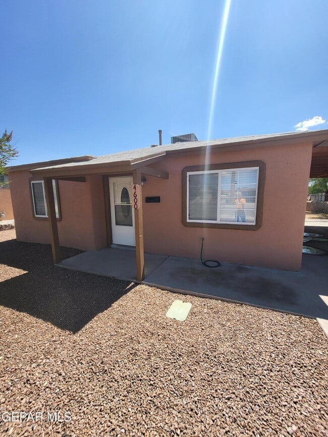 Building Photo - 4600 Sierra Vista Dr Rental