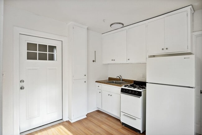 Photo - 2704 Garfield Ave Unit 4