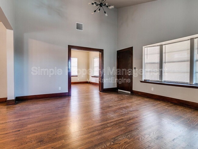 Photo - 421 NW 25th St