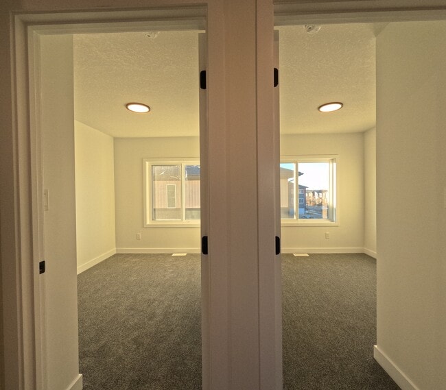 Photo - 18120-18128 28 Ave SW