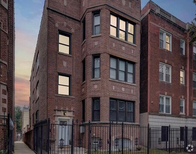 Building Photo - 7814 S Phillips Ave Rental
