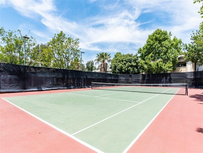 The Summit’s on-site tennis court is a fantastic perk for residents who love to stay active, offering a well-maintained space to enjoy a friendly match or get in a great workout just steps from home.