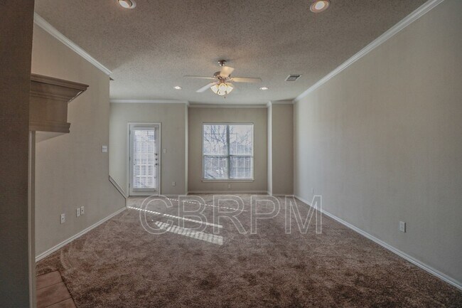 Photo - 2119 Main St