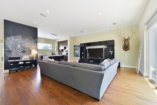 1512b Yale St Unit SI FL4-ID1633784P
