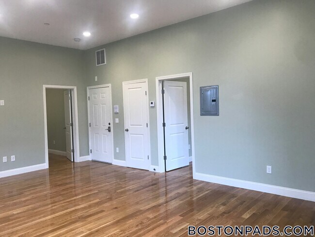Photo - 409 Dudley St Unit 4