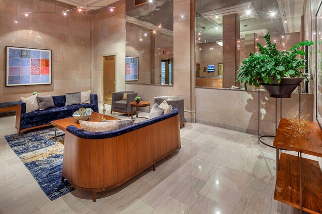 The Lofts At 1835 Arch