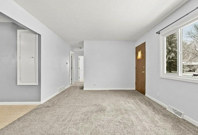 Sala de estar - 1417 Starview Dr