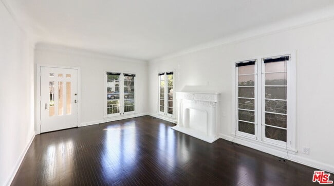 Building Photo - 132 N La Peer Dr Unit 1 Rental