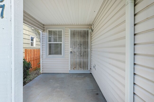 Photo - Updated SE Portland Townhome - Near Woodstock