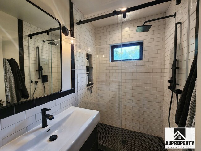 Photo - Charming 3/2 near McKennan Park