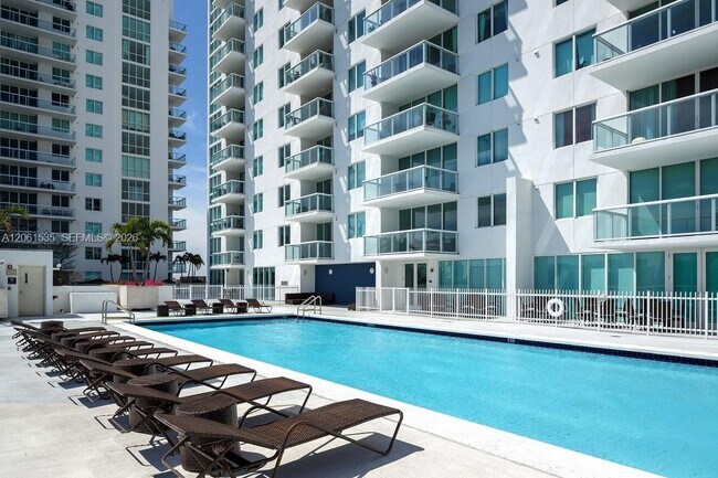Photo - 1861 NW S River Dr Unit 212
