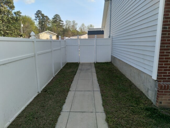 Exterior - Izquierda - 109 Smith St