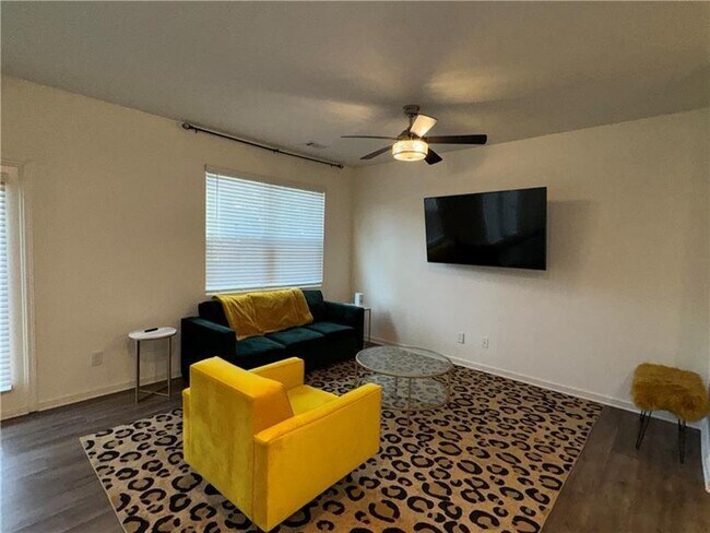 Photo - 3366 Tarian Way