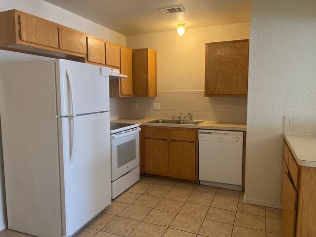 Photo - 3300 Hereford Ln Unidad B