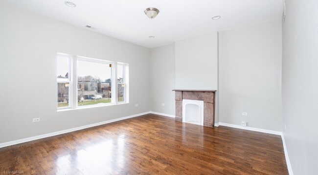 Building Photo - 4326 S Calumet Ave