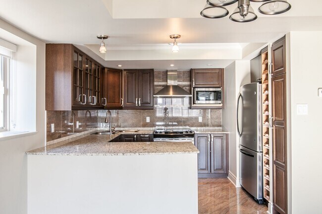 Building Photo - 3421 Rue Drummond Unit 125