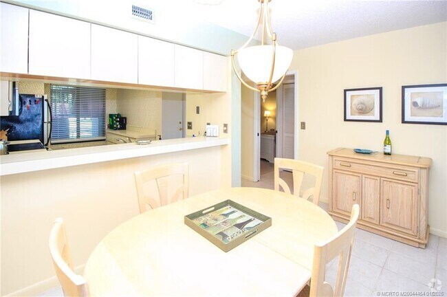 Building Photo - 4540 NE Sandpebble Trce Unit 105 Rental