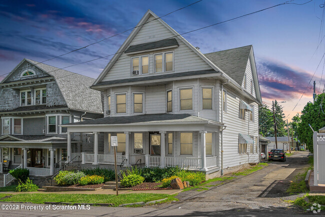 Building Photo - 1015 E Gibson St Rental