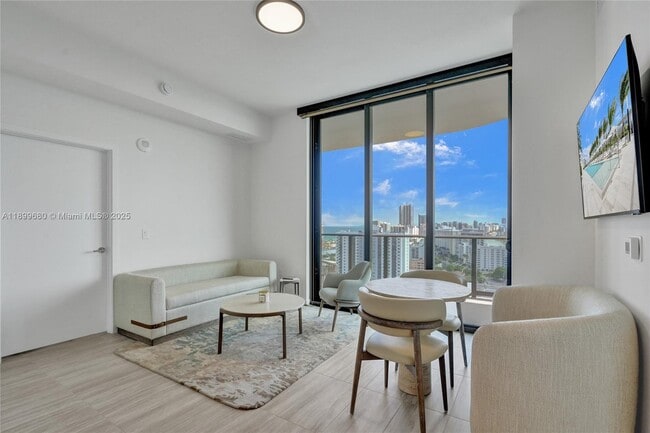 Photo - 580 72nd St Unidad 1808