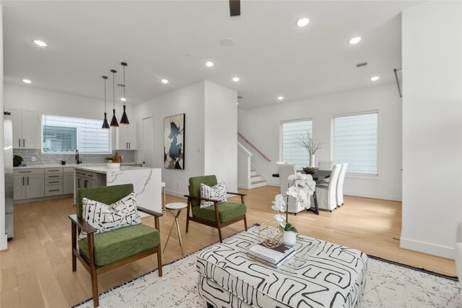 Photo - 3013 Nagle St