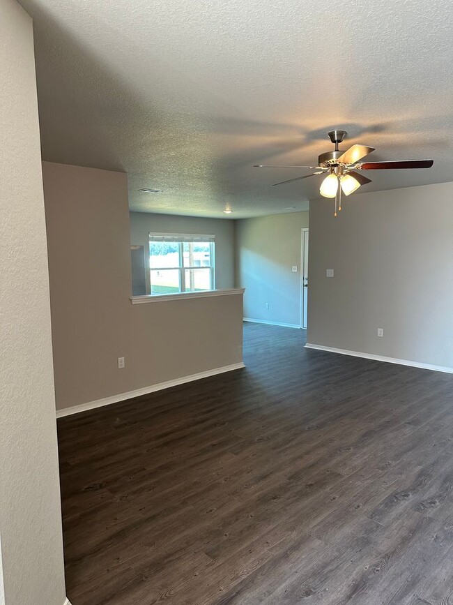 Photo - 205 Logan Dr