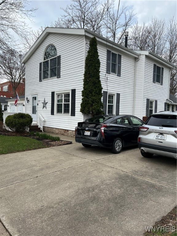 Photo - 225 N 4th St House