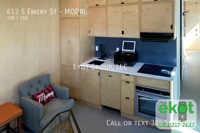 Photo - 613 Emery St W