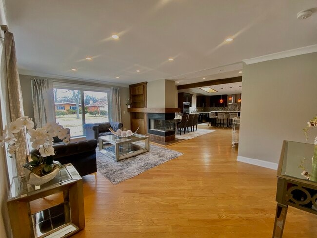 Photo - 4735 Locust Ave