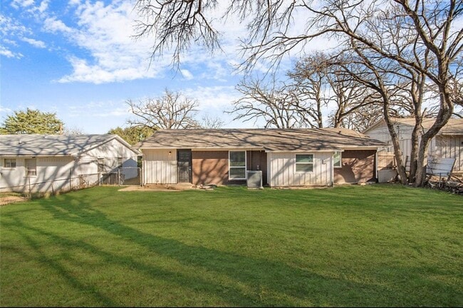 Photo - 2425 Avis St