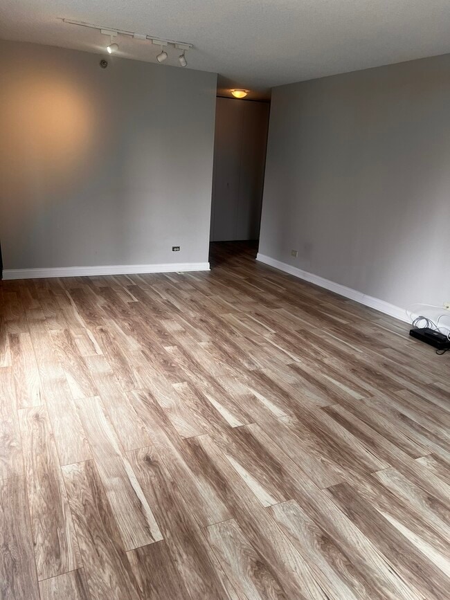 Photo - 200 N Dearborn St Unit 1703