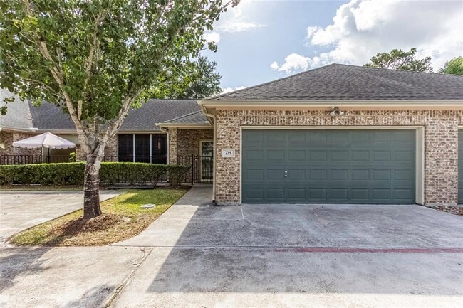 Photo - 725 Cedarwood Dr Condo