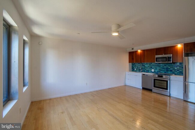 Photo - 152 W Laurel St Unit 303