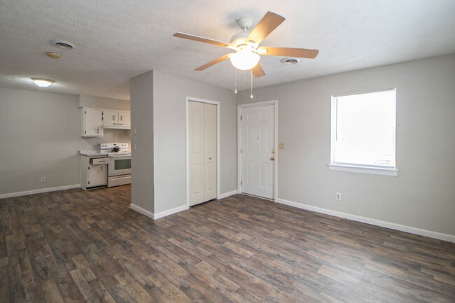 Photo - 13-413 Thompsonville Ln