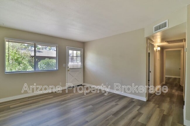 Building Photo - 2323 S College Ave Unit Apt. 1