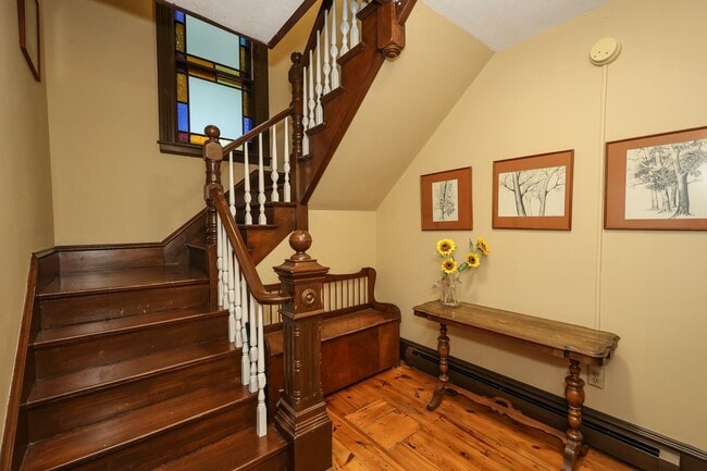 Photo - 736 Maple St