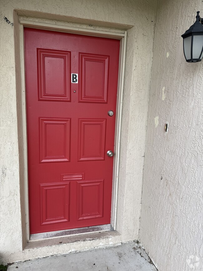 Building Photo - 7261 Pond Cir Unit B Rental
