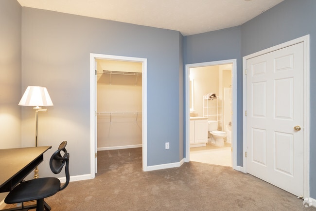 3BR, 3BA - 1,403 SF