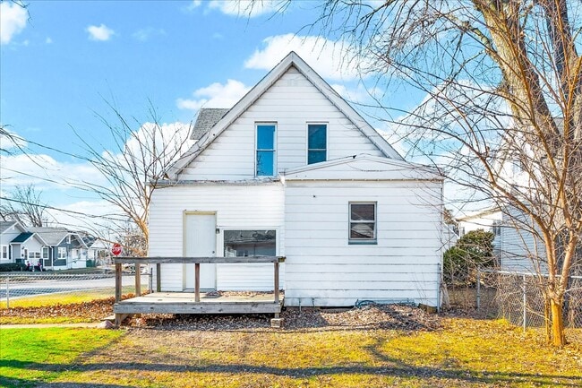 Photo - 102 N Cedar Ave