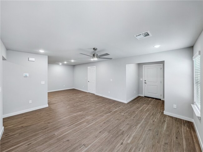 Photo - 6501 NW Kathleen St