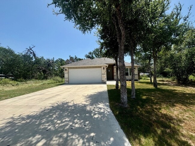Photo - 713 Maple Ln