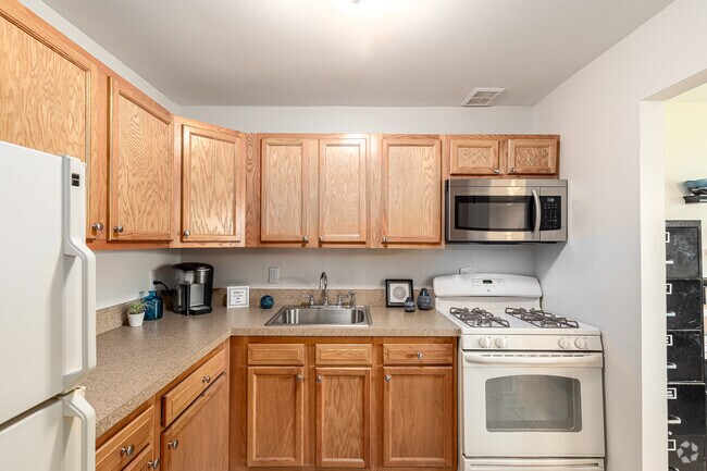 2BR, 1BA (830sqft) - Kitchen - Newport Apartments