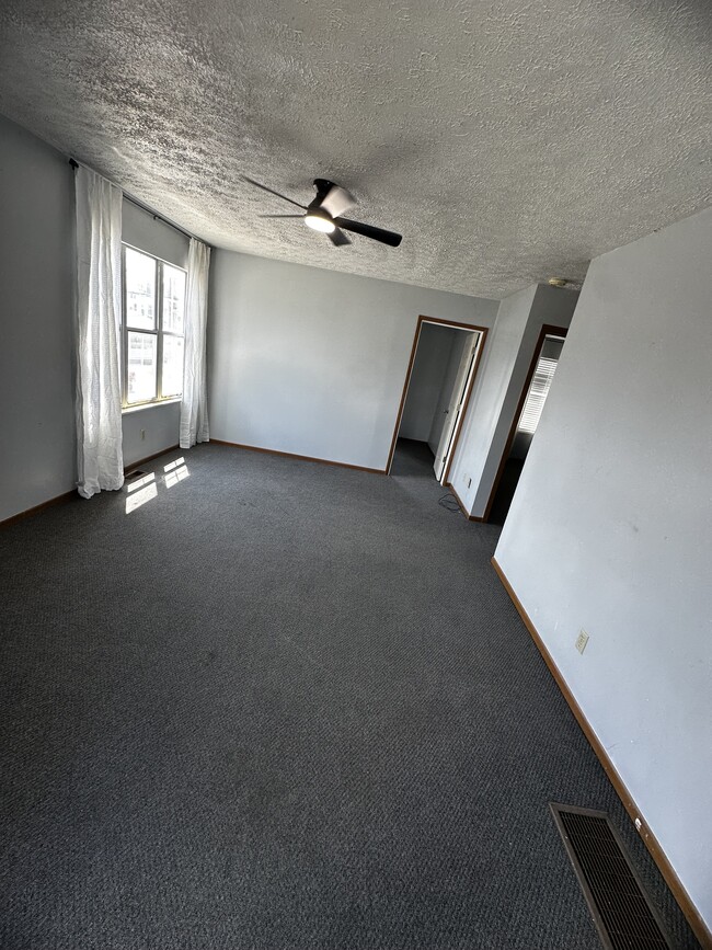 Building Photo - 415 S Ellison St Unit Ellison Ave