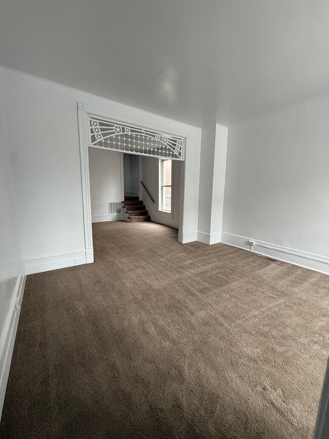 Building Photo - 227-229 S Washington Unit 227 S Washington