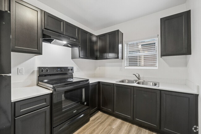 Studio, 1BA - 350SF - Kitchen
