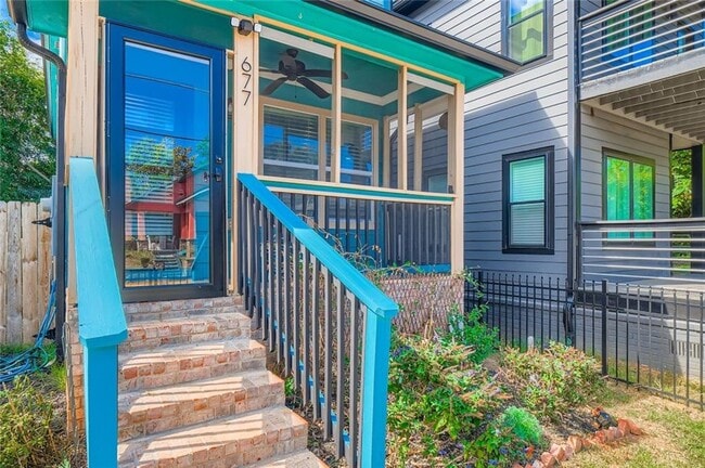 Photo - 677 Ira St SW