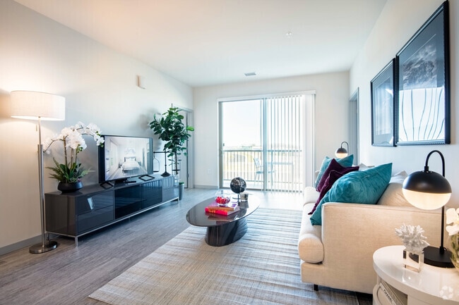 2BR, 2BA - 1057SF