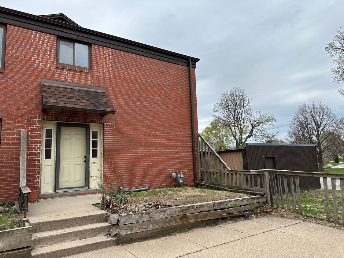 Downtown 3 bed 2 bath townhome - Downtown 3 bed 2 bath townhome