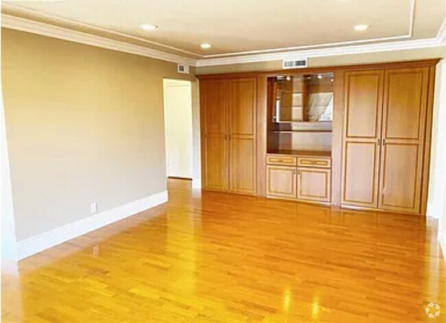 Building Photo - 310 N Civic Dr Unit 504 Rental